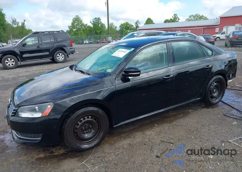 2014 Volkswagen Passat 2.5L S z USA, uszkodzony, nr VIN 1VWAP7A33EC023874